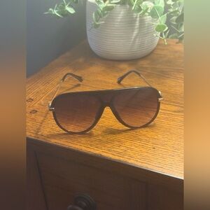 Jessica Simpson sunglasses
